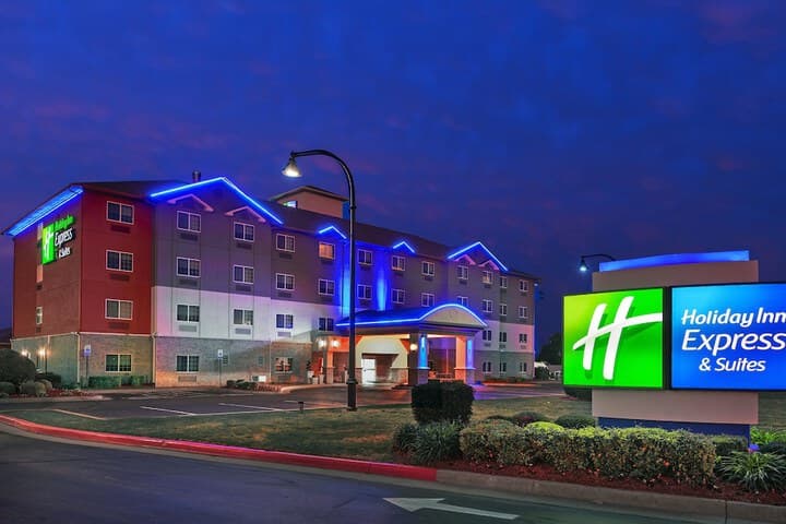 Holiday Inn Express & Suites Jenks, an IHG Hotel exterior