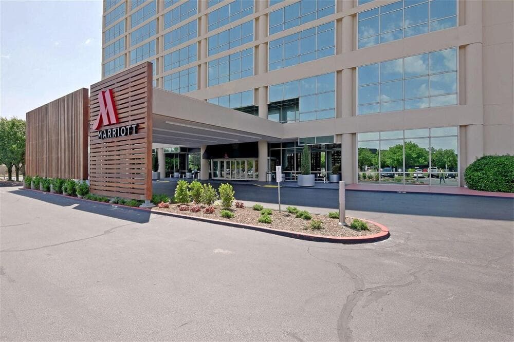 Marriott Tulsa Hotel Southern Hills exterior